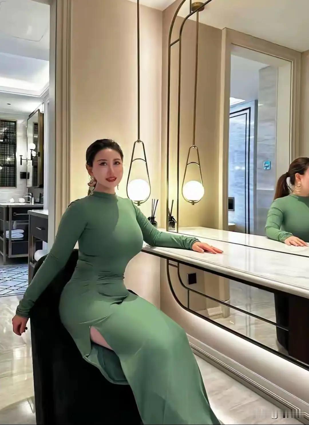 这么完美的身材和气质，感觉是不是Ai弄得呀！现在人工智能太厉害了！有个专家说，以