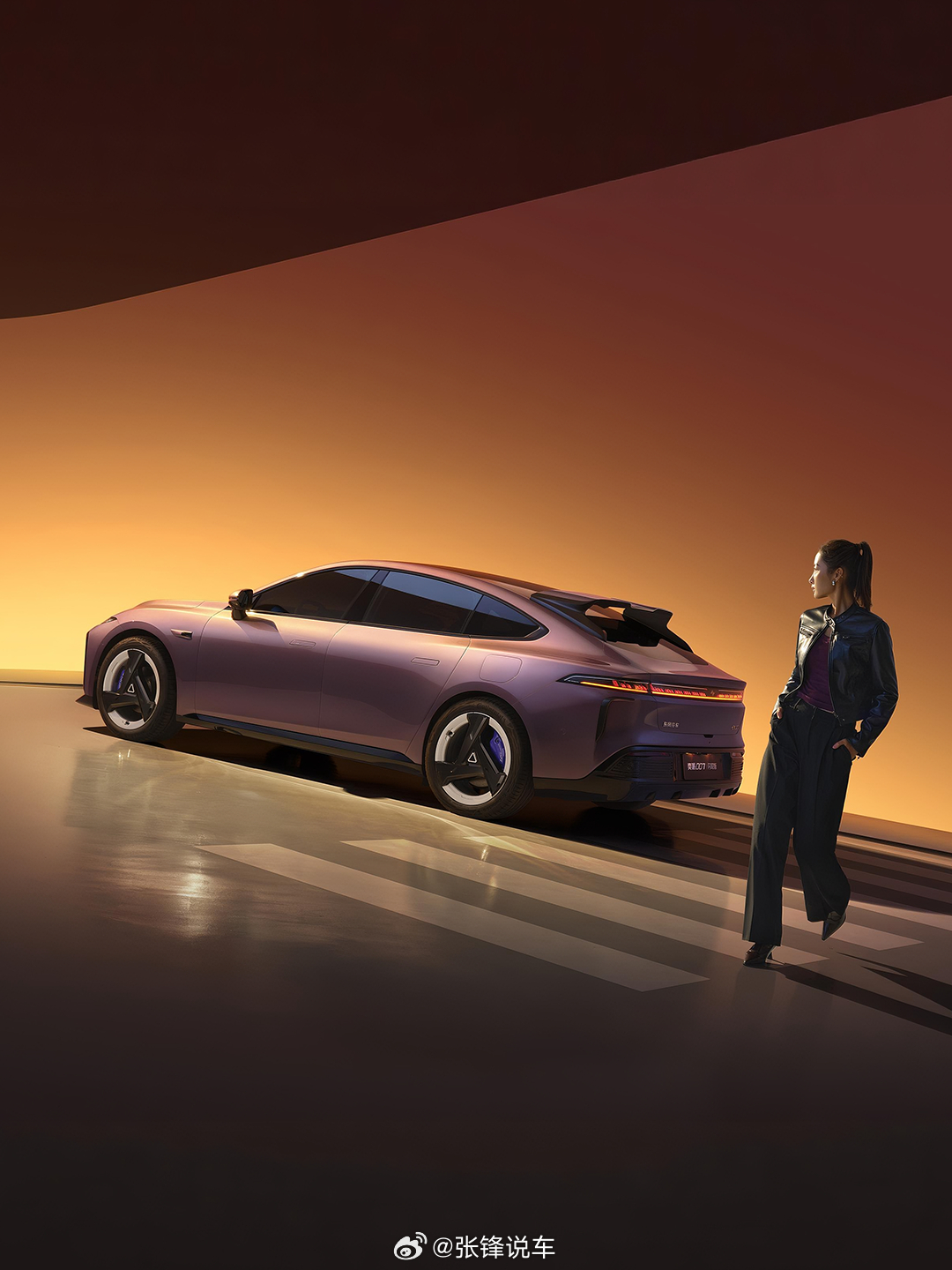 灵光一闪的创意，闪电一般的速度这便是“闪现”二字的来源年轻人的梦想猎装轿跑奕派0