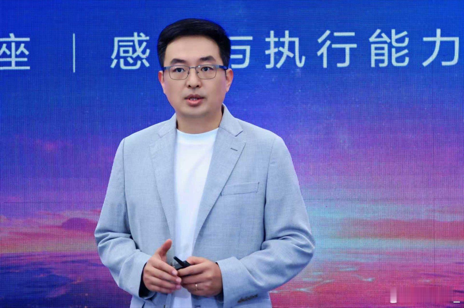被中国机器人的进化速度震惊到了打破固有认知！机器人从不必局限于人形外观，AIVA
