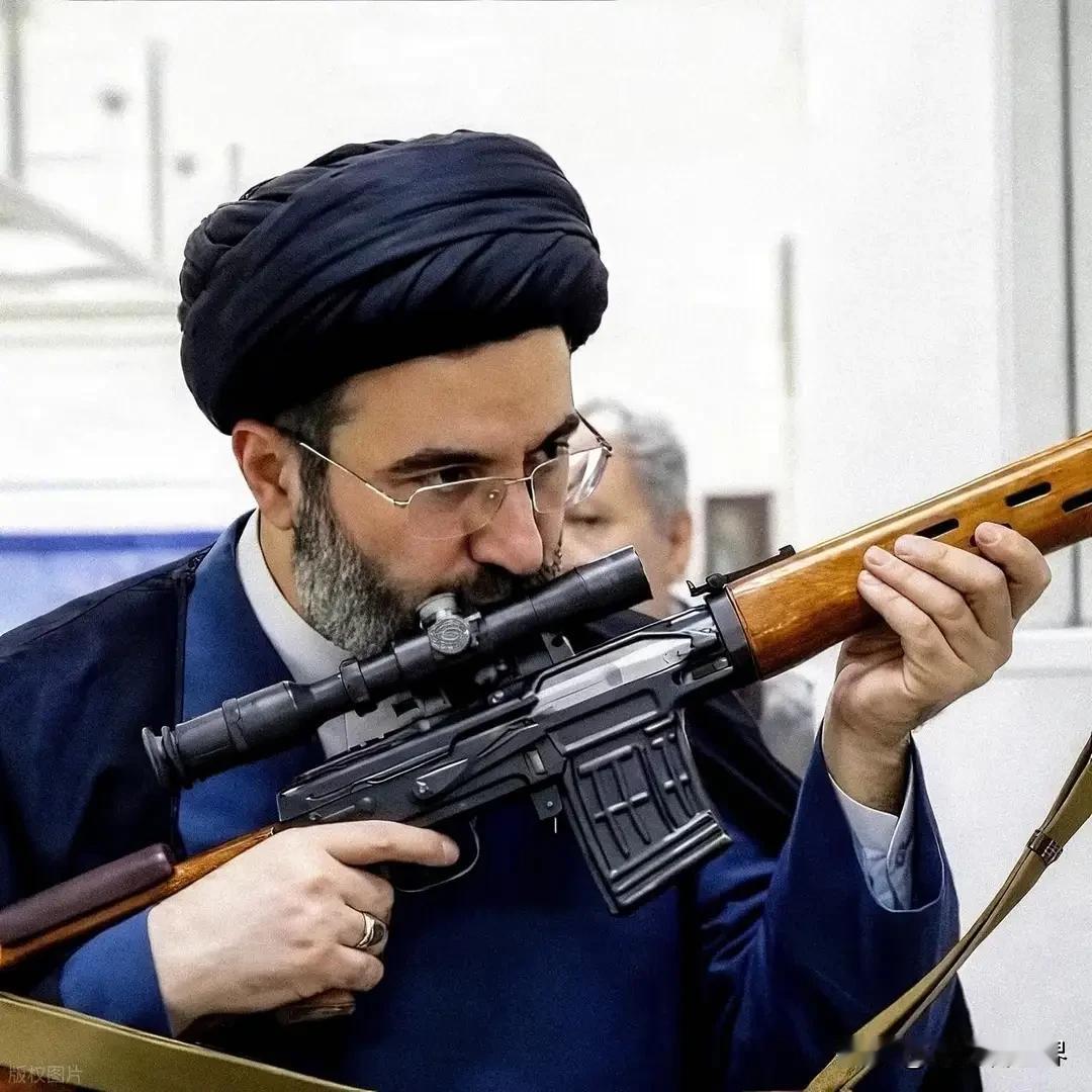 距离停火结束还剩两天天，美伊海上互相开火，美三艘航母齐聚中东，以色列磨刀霍霍，这