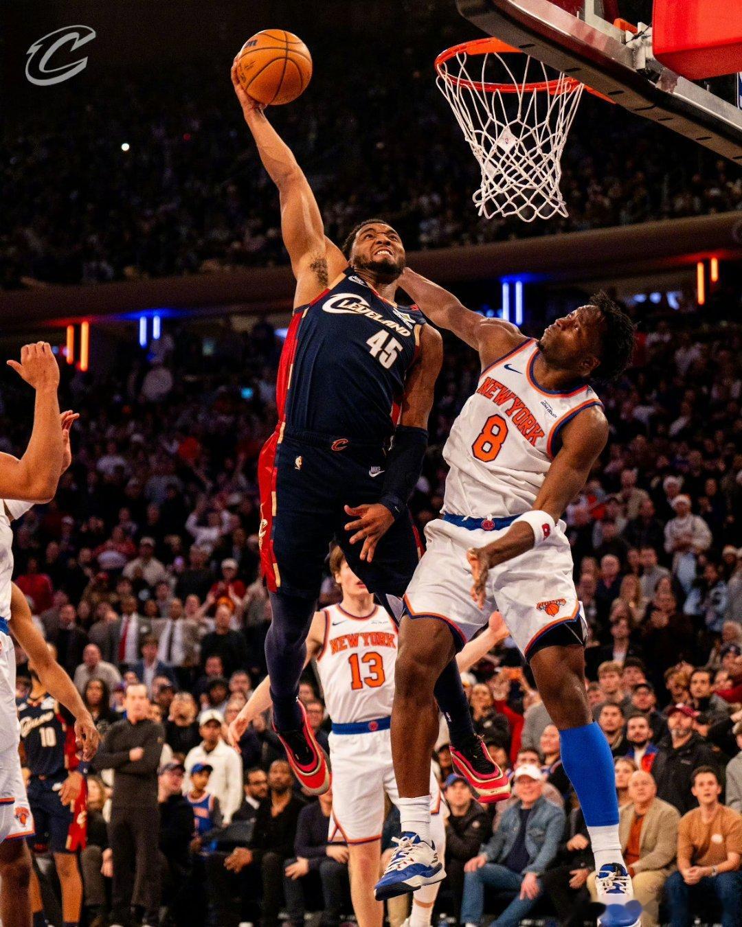 明日11场比赛预告🎬8:30 尼克斯vs骑士9:00 勇士vs鹈鹕10:00 