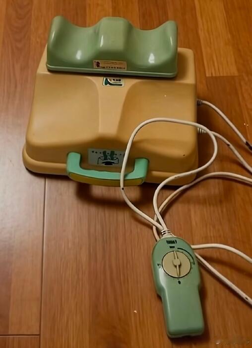 这个太真实了，父母那一辈的智商税就是些富氢水、富硒食品、艾灸、中医之类的玄学东西