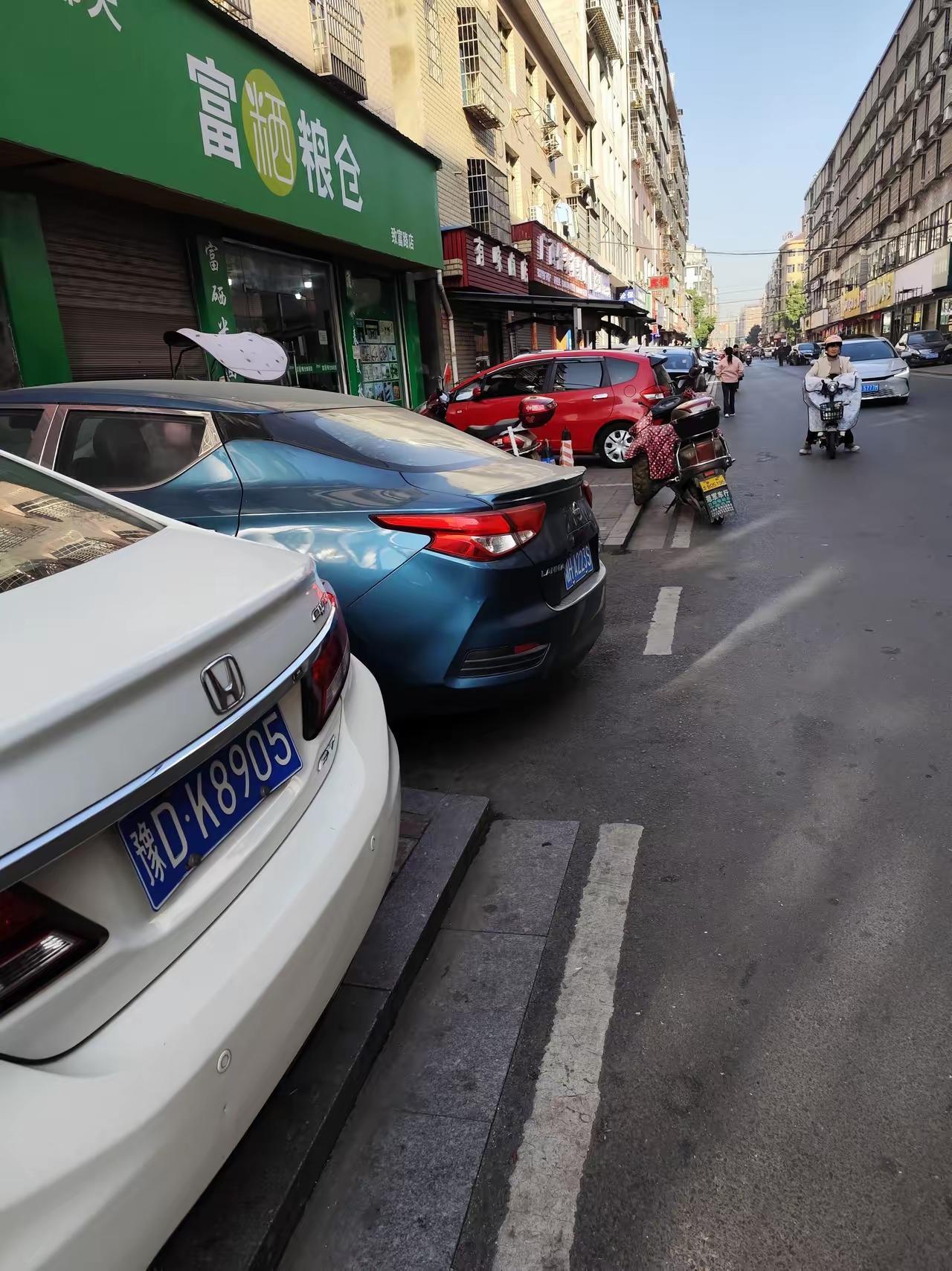 家中没充电桩的人就别买插混车了，要不就老老实实买燃油车，要么就买纯电动车。
我有