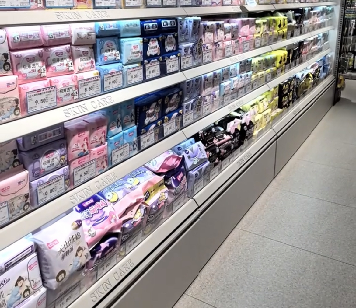 卫生巾应该分坐用跟躺用290我都当日用用的。日用太短了容易漏，白天又不是不活动了