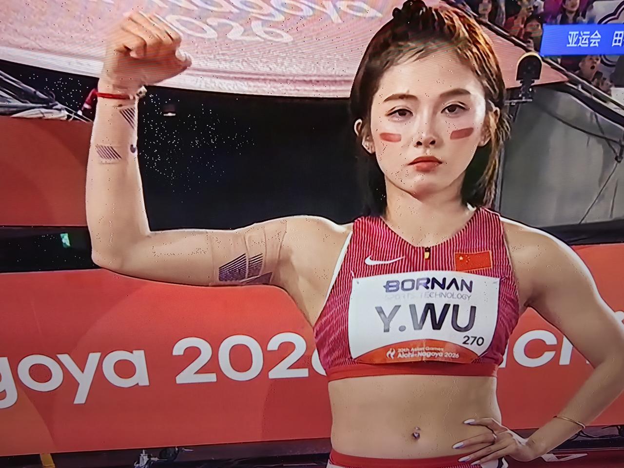 一直以为吴艳妮是亚洲第一，今天才知道她在亚洲排名第九。
一直以为她是个网红，今天