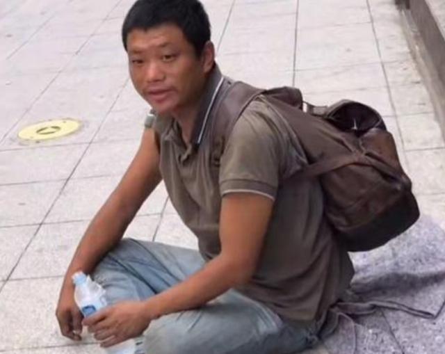 “我不配回中国，没脸见人”，他曾经流落巴西街头，靠乞讨为生，当大使馆找到他时，他