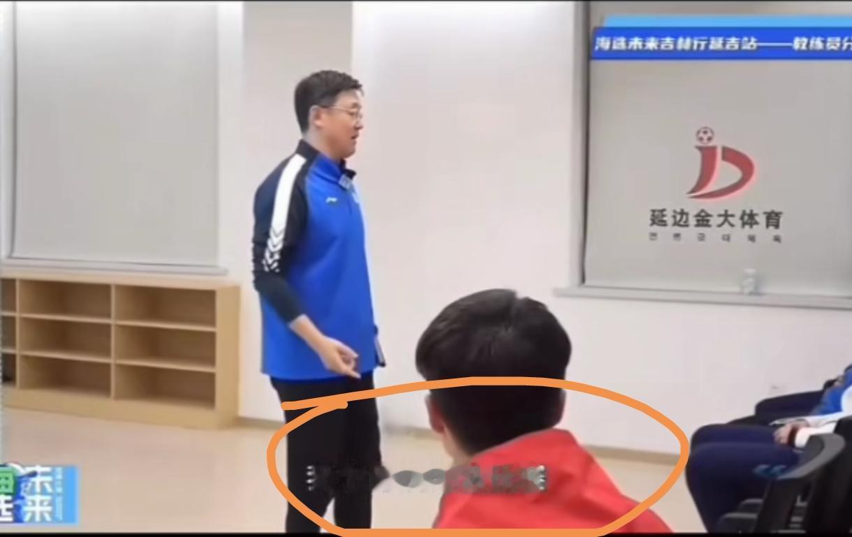 他说“8岁之前，不需要练射门，不需要练长传球，不需要练头球，不需要练倒勾，不需要