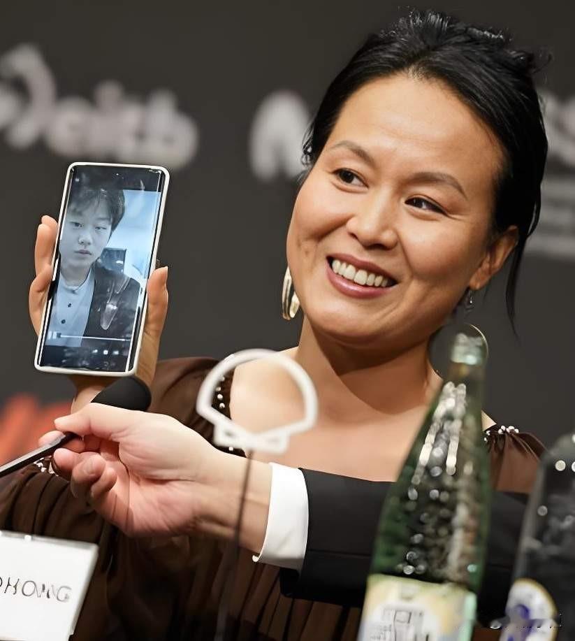 一审，二审判决书里都明确了没有家暴行为，但赵箫泓的自述里却将家暴列在首位，明明是