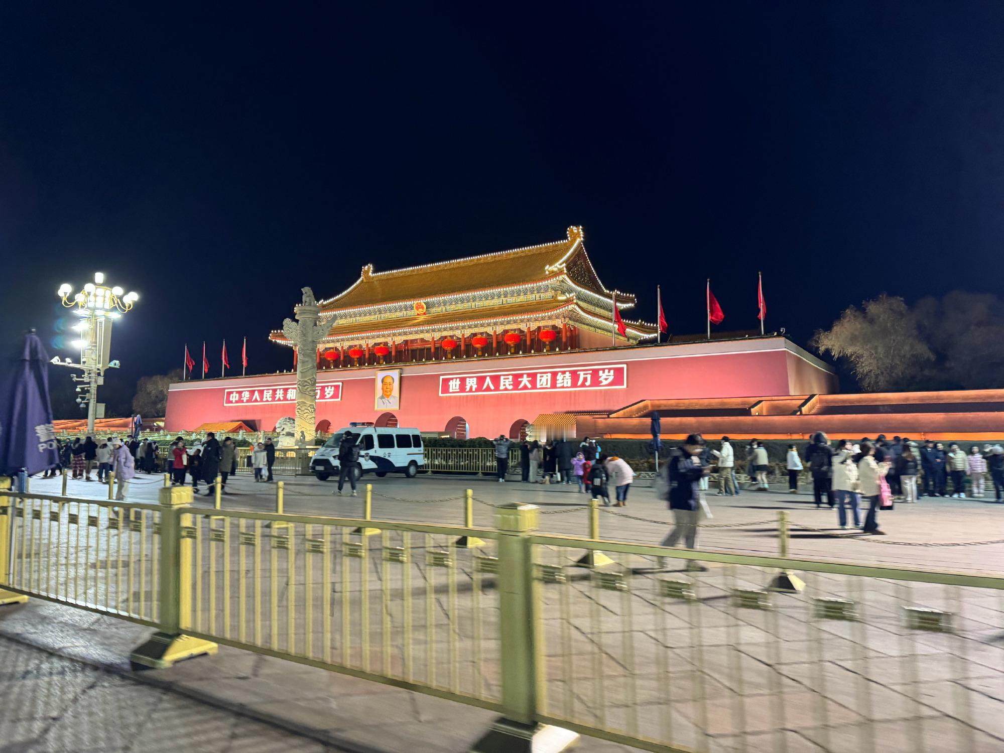 祝大家新的一年: 平安  健康  快乐  ​​​