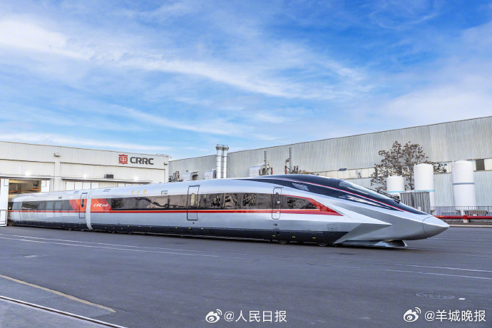 【#全球跑得最快的高铁#！CR450动车组样车发布】#运营时速400公里动车组样