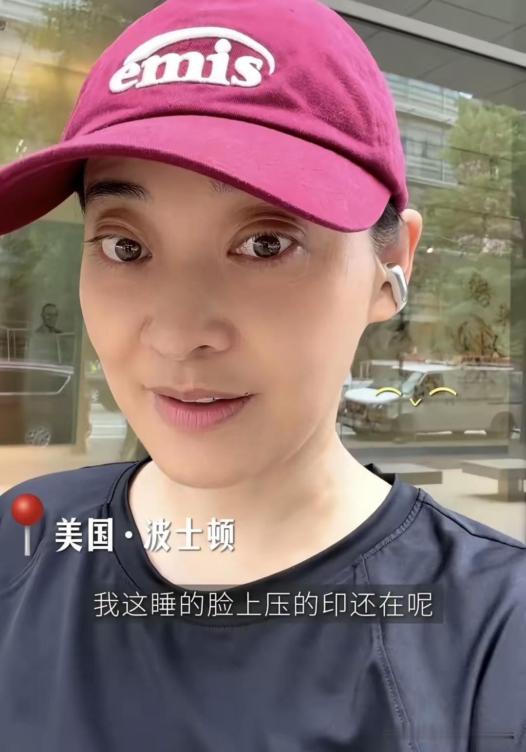 睡醒后的疲惫，印在脸上，但新的一天已开始！🌞💪