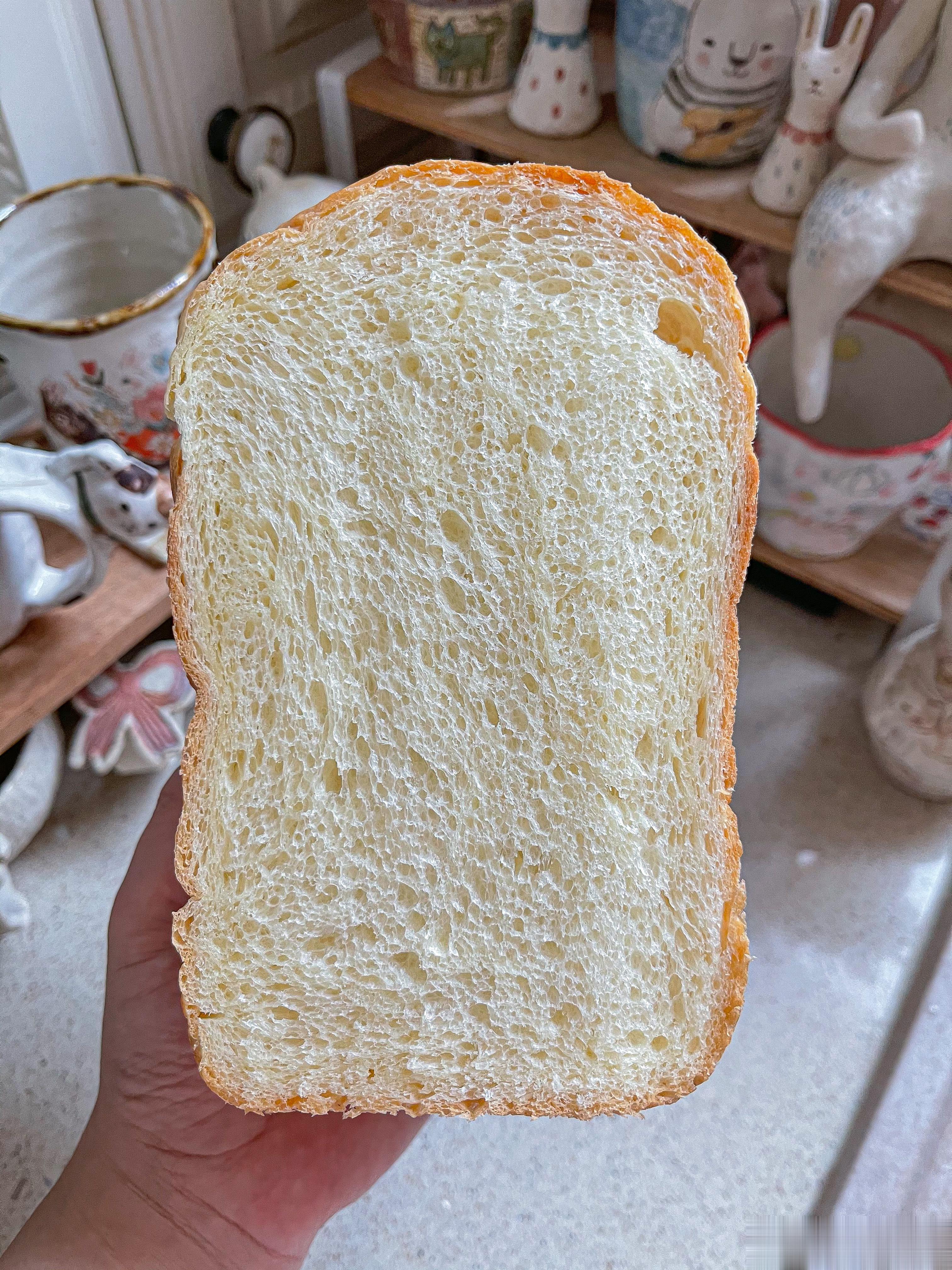 早上切吐司，乔乔说：我可以拿一片去学校吗（她想带去吃，也想分给同学，我都知道哈哈