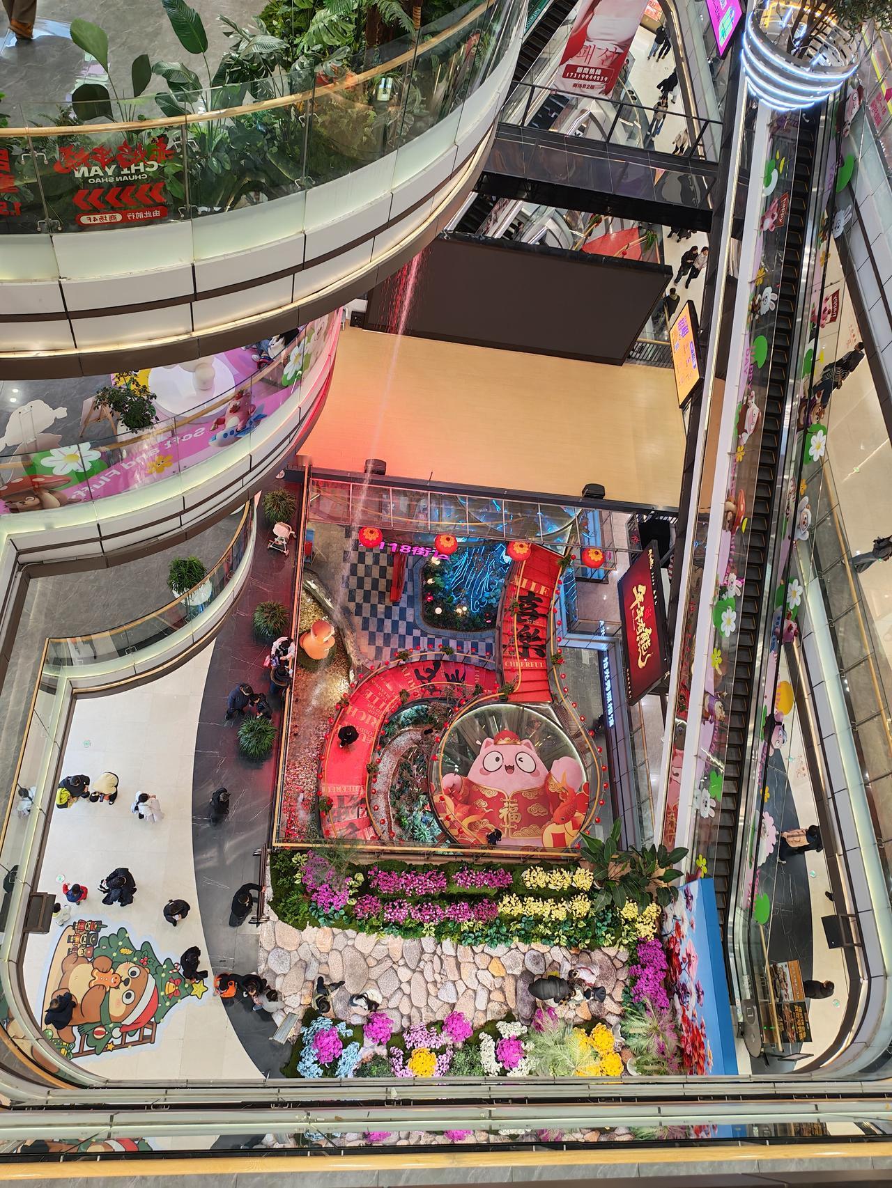 分享一张相册里随手拍的天空眼花缭乱的商场