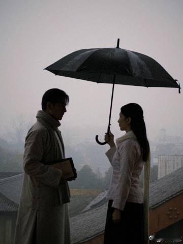 江疏影双人舞变独舞江疏影从此以后是战友双人舞变为单人舞，这便是过命的交情，带着彼