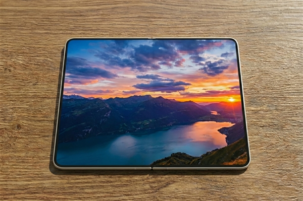 你以为这是iPhone Fold？no no no这是三星Galaxy Wide