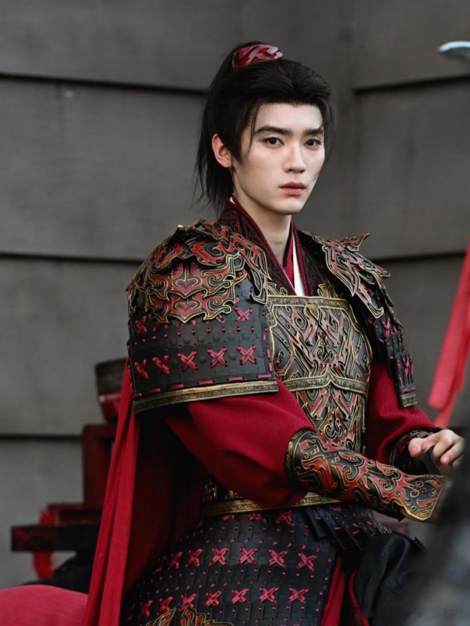 建议炽夏耀眼翘楚换乘男主 谁懂追剧人这段时间真的吃得很好，古偶现偶齐开花尤其耀眼