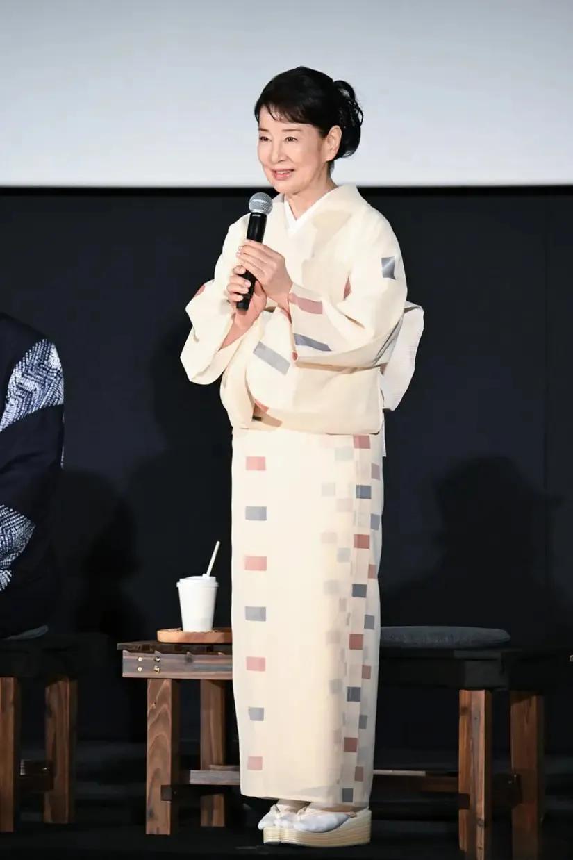 78岁的吉永小百合还在拍电影
好像她比栗原小卷 中野良子还有名