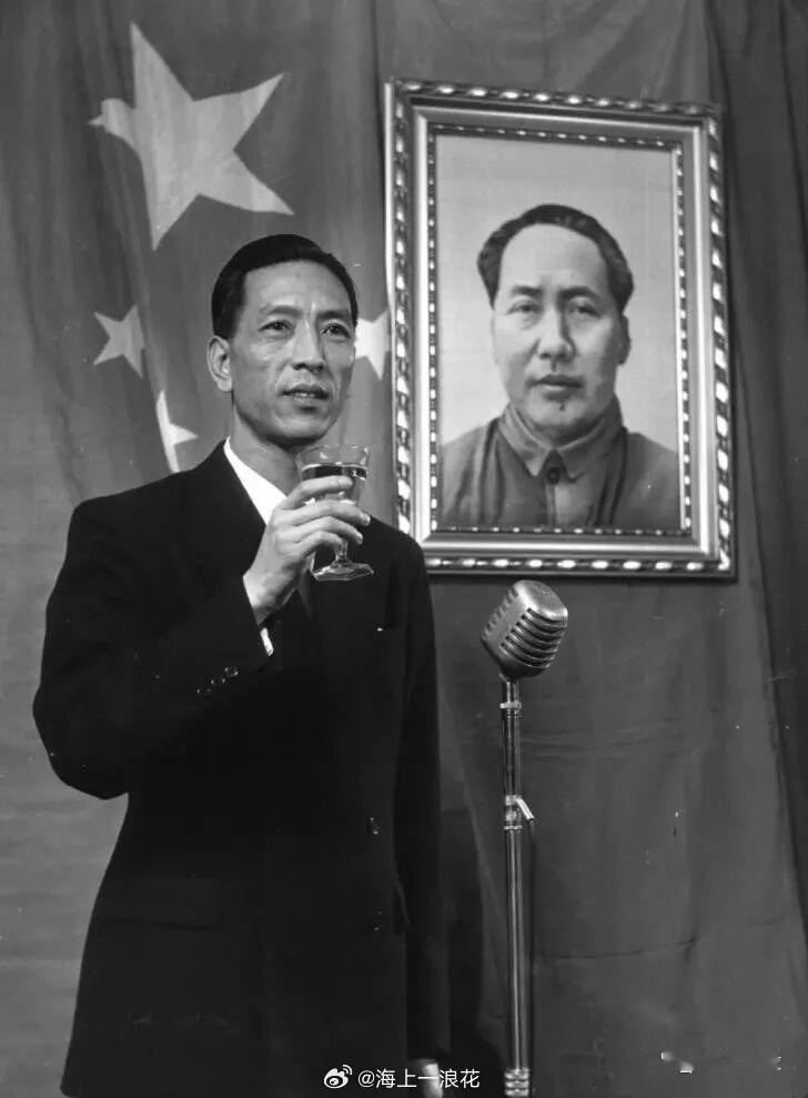 耿志远：父亲耿飚耿直坚毅文化大革命十年动乱使国家处于崩溃边缘。在那黑暗的日子我和
