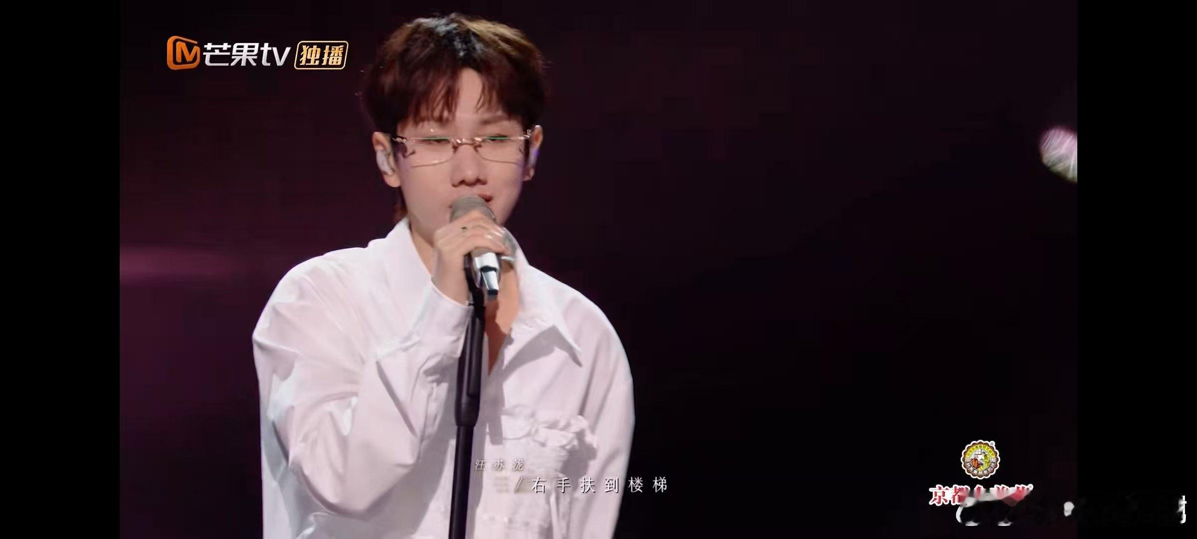 听汪苏泷周兴哲左转灯手机电充满了 谁还没听《左转灯》！汪苏泷的细腻搭配周兴哲的温