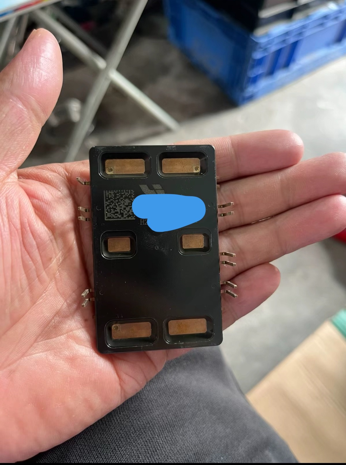 碳化硅模块开窗理想自研（有合作）的碳化硅芯片，这是全球首款采用“开窗”工艺设计的