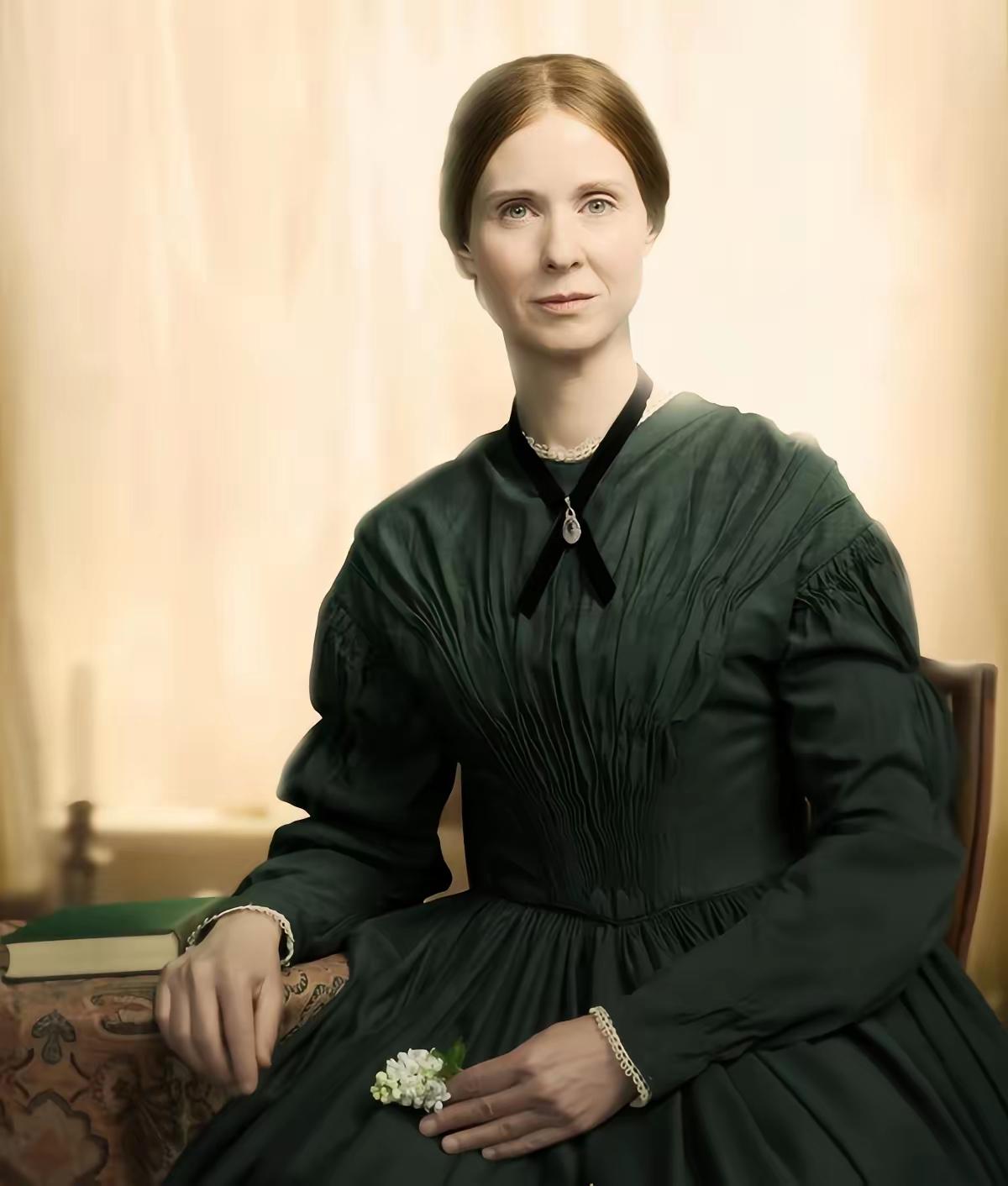 李银河这段话一出来，评论区直接吵翻了天。有人觉得这是活明白了，追求极致的自由；更