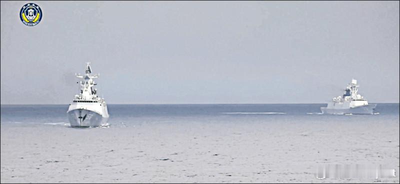 【美军驱逐舰现身南海黄岩岛海域 执行例行任务并接近中方舰艇】海外新鲜事 菲律宾海