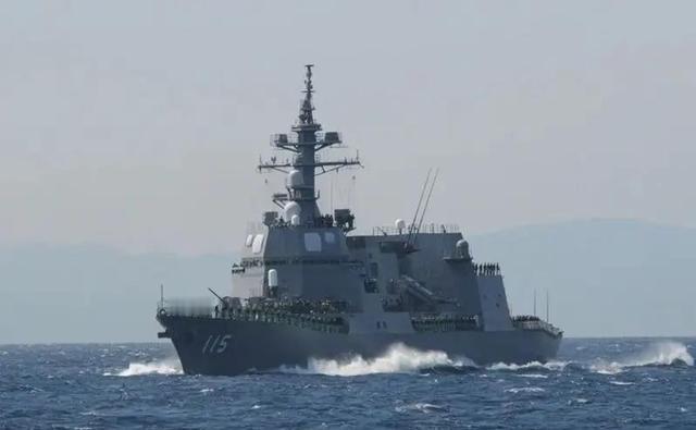蹬鼻子上脸了！日本的挑衅再次升级，17日上午一艘日本自卫队舰艇驶入台湾海峡，中国
