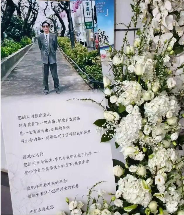 能如此坦然地“预习”告别，这位父亲把最残酷的课题，变成了给女儿最后的铠甲。
我是