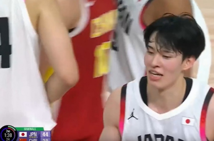 再度陷入困境！日本男篮打出6-0小高潮 中国队落后14分被迫叫停上半场30-49