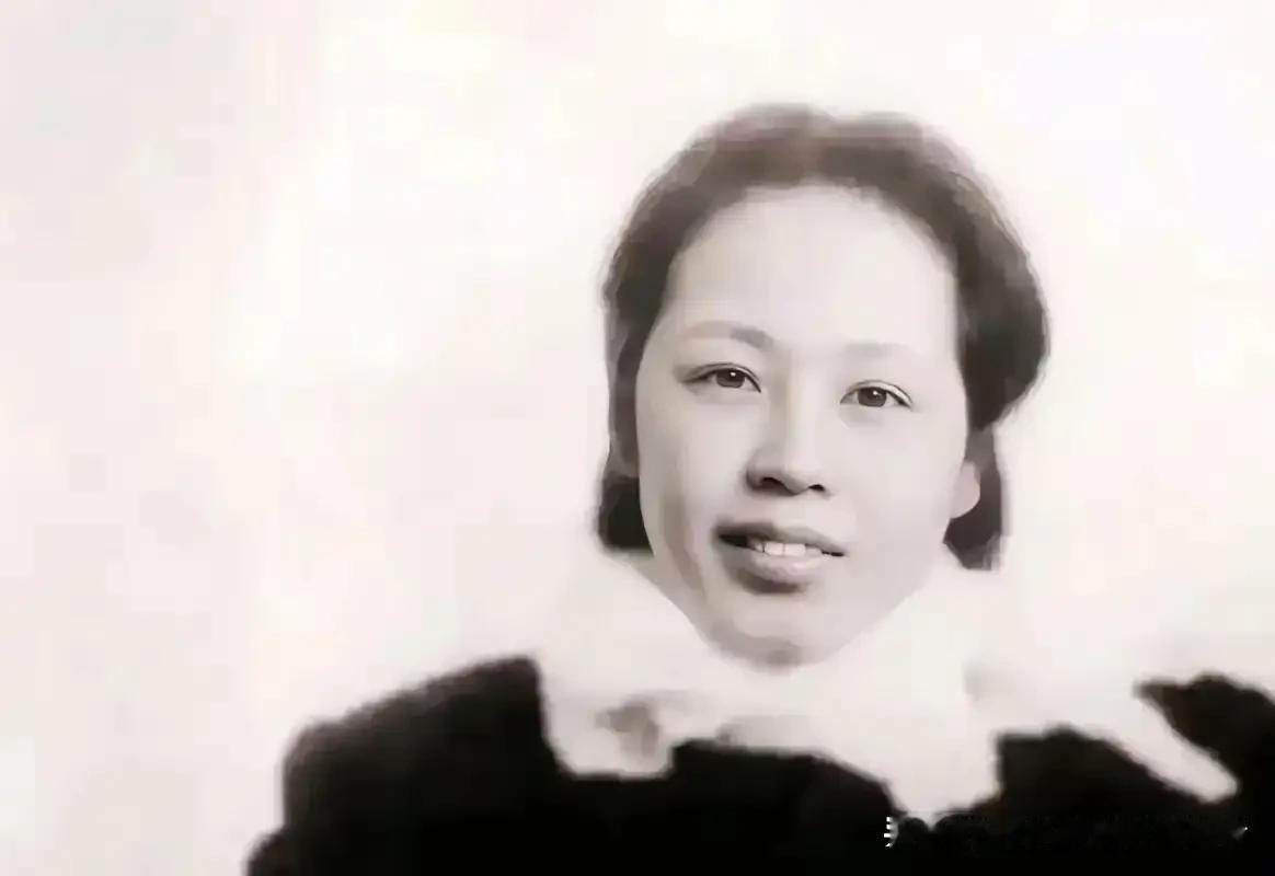 1949年新中国宣告成立，身在南京筹办军事学院的刘伯承辗转得知，早年分居的原配妻