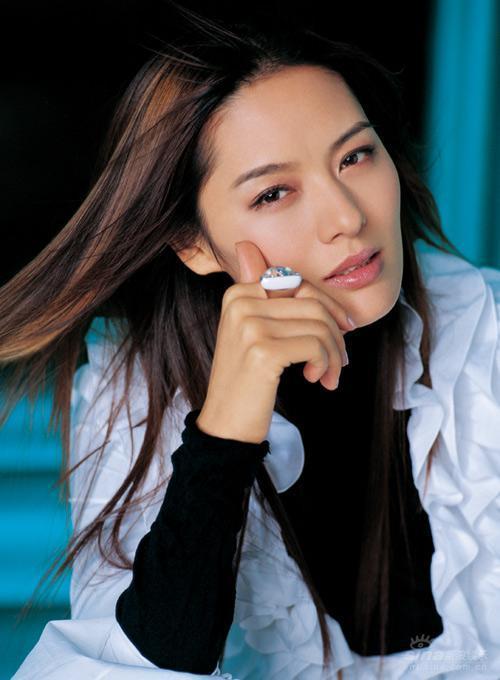 2007年，马艳丽正在德国筹备时装发布会，突然接到了助手的电话：“艳丽姐您的丈夫