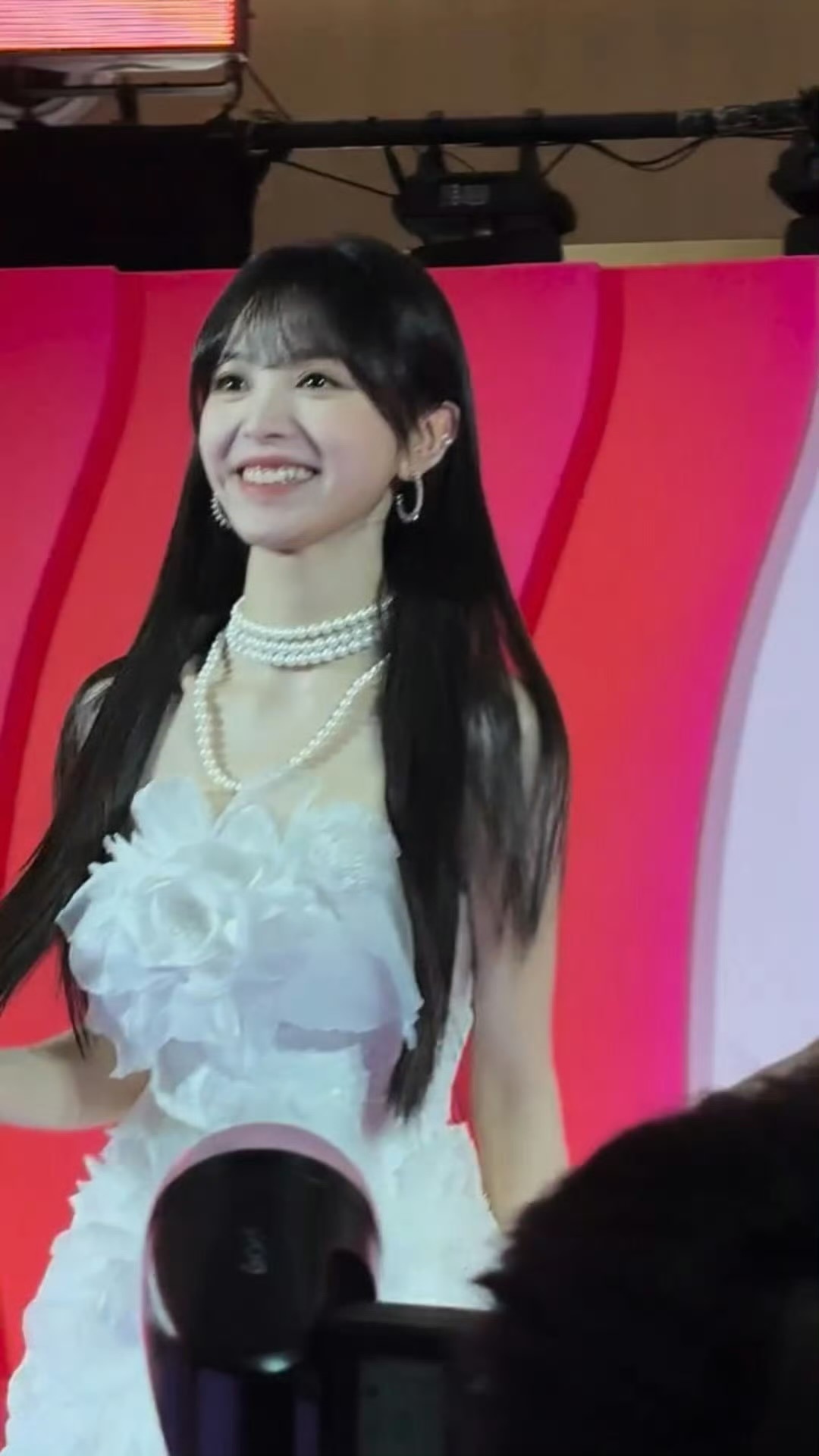 田曦薇杭州线下活动状态满分！大眼甜妹驾到，好美的薇薇