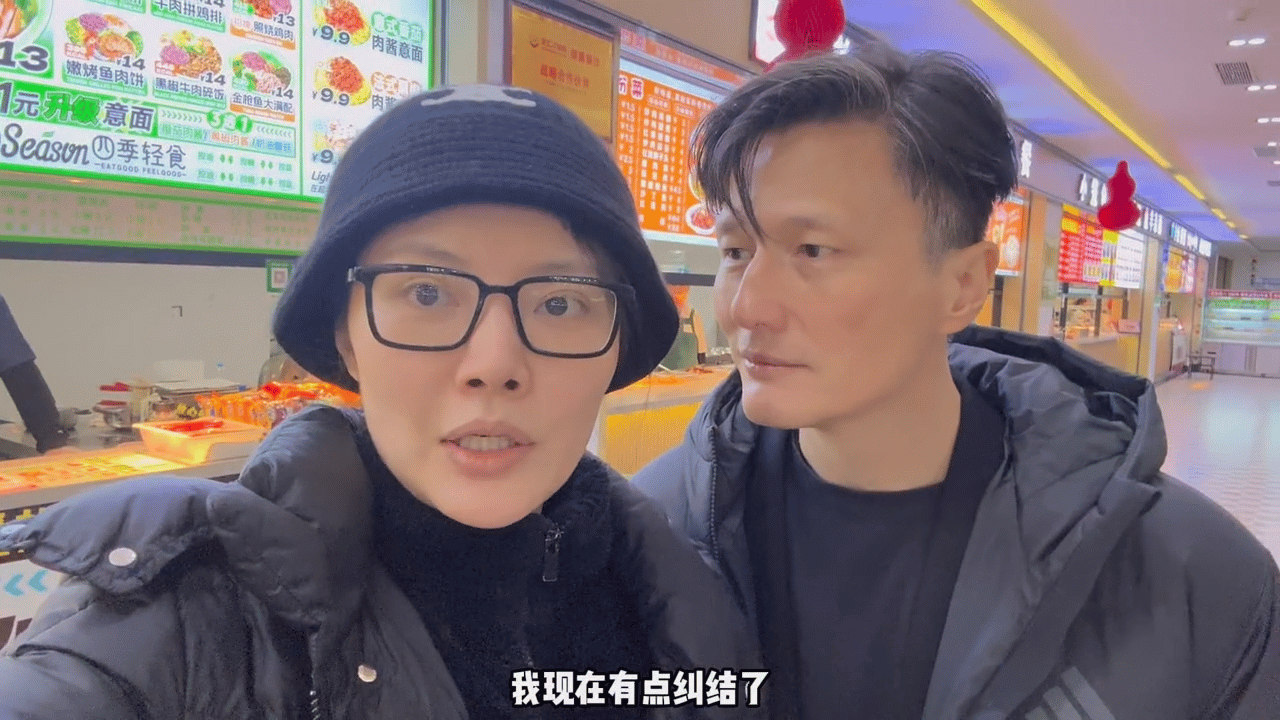 这竟然是徐冬冬尹子维破次元的食堂偶遇！徐冬冬尹子维用行动诠释“明星也是干饭人”，