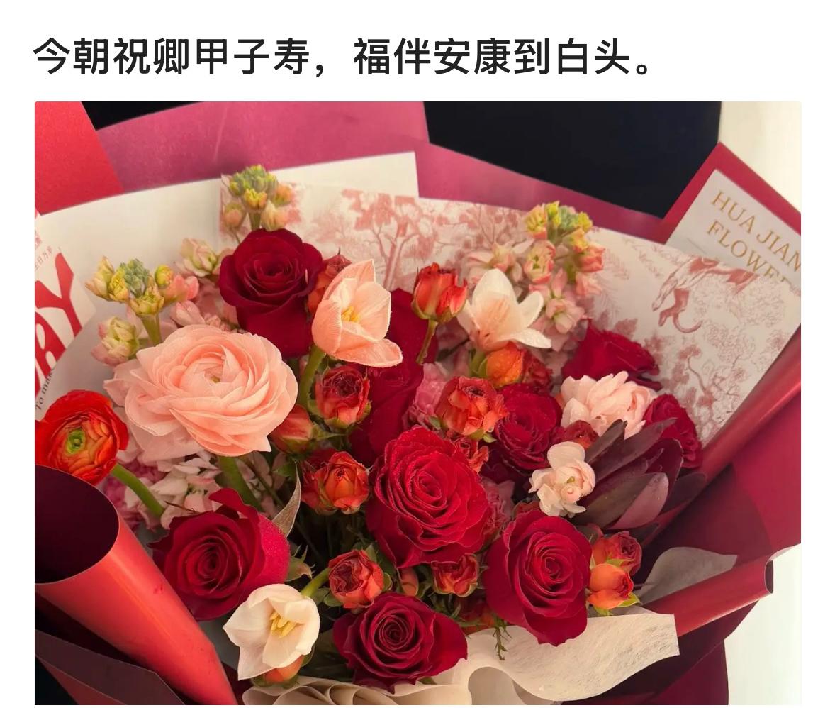 七律· 尘途幸遇

文/千雪
尘途何幸遇佳期，一笑嫣然漾碧池；
夙缔良缘非偶会，