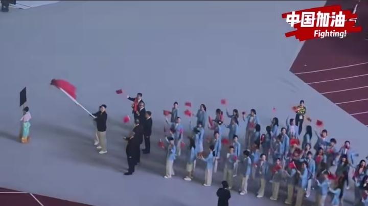 9月19日名古屋亚运会开幕式，全场最酷最靓的镜头当属中国代表团入场！第七个登场，