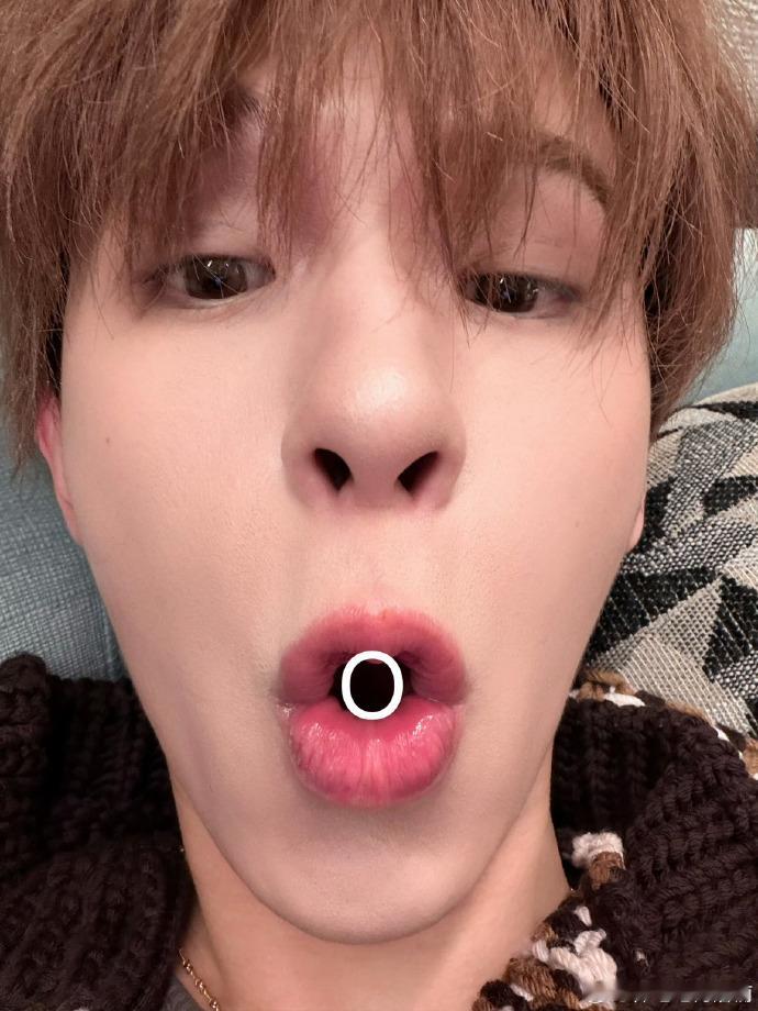 何浩楠新歌热血当歌 谁还没听《热血当歌》！何浩楠唱功超稳，将热血与信仰完美融入旋