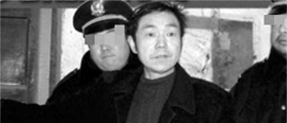 1998年冬天，西安一个17岁男孩因为骑了辆新自行车，被同学找人打了。送医院后，