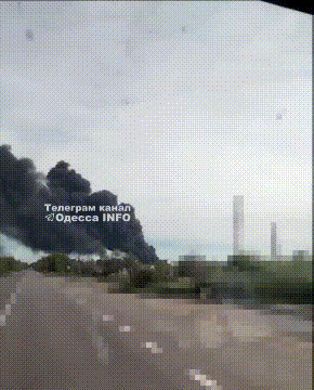 图1，4月21日，俄军轰炸乌克兰敖德萨港后，乌克兰当地人拍摄的画面，乌克兰敖德萨