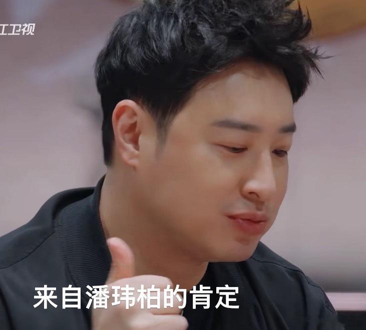 潘玮柏被麻婆豆腐逼到咆哮百厨大战潘玮柏自带讨喜气场，吃到好吃的食物从不吝啬赞美，