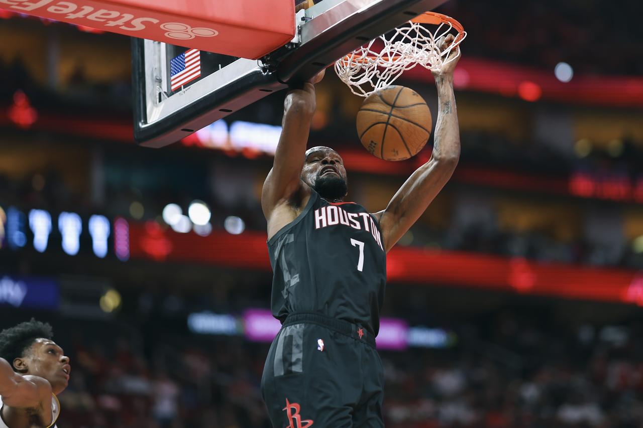 本赛季火箭队超级巨星杜兰特的使用率相当高，一旦火箭队打不开局面，那么杜兰特这位3