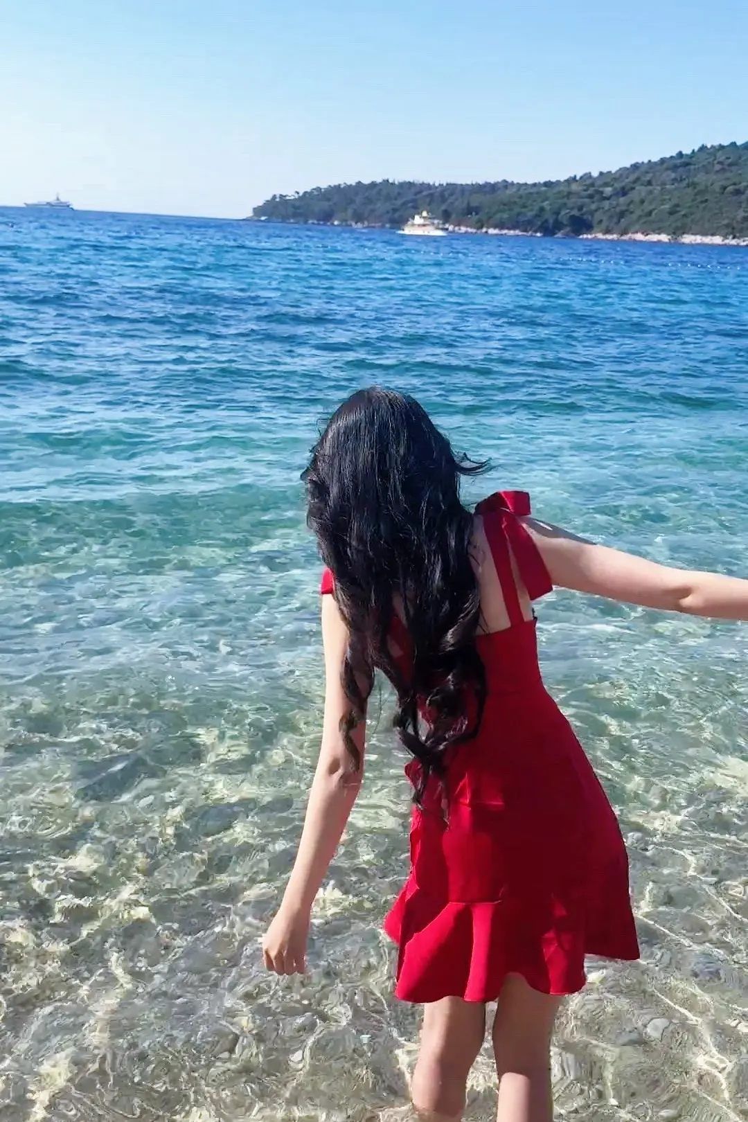 喜欢在人潮中你只属于我的那画面。夏天就是适合穿点中国红！！！！！！！