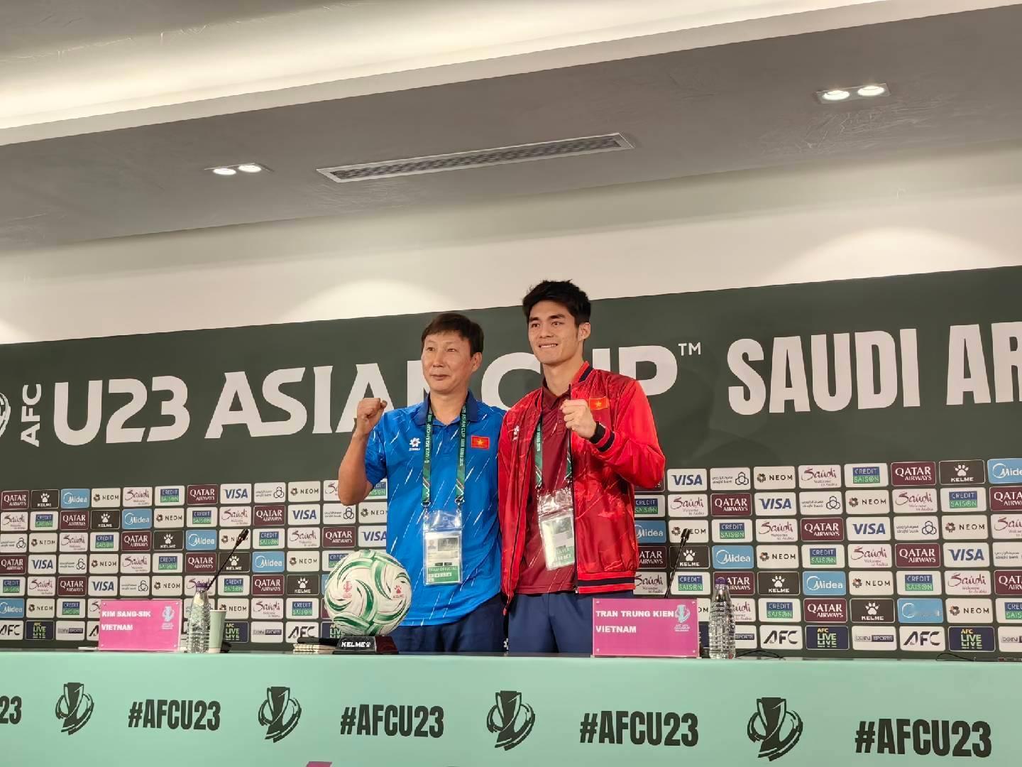 懂球帝记者现场报道，越南U23主帅在出席对阵U23国足的赛前新闻发布会时表示：“