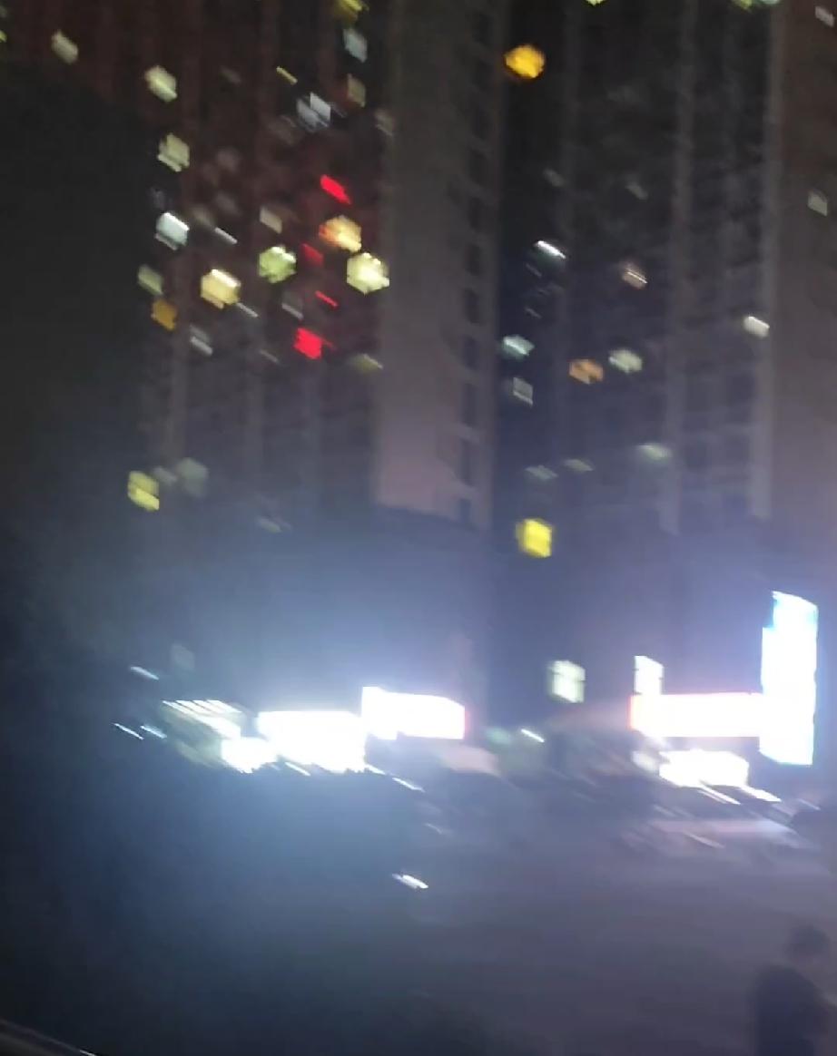 列车寄语·治愈短句润色版
 
人生是一趟没有返程的单程列车，途中遇见的人、擦肩而