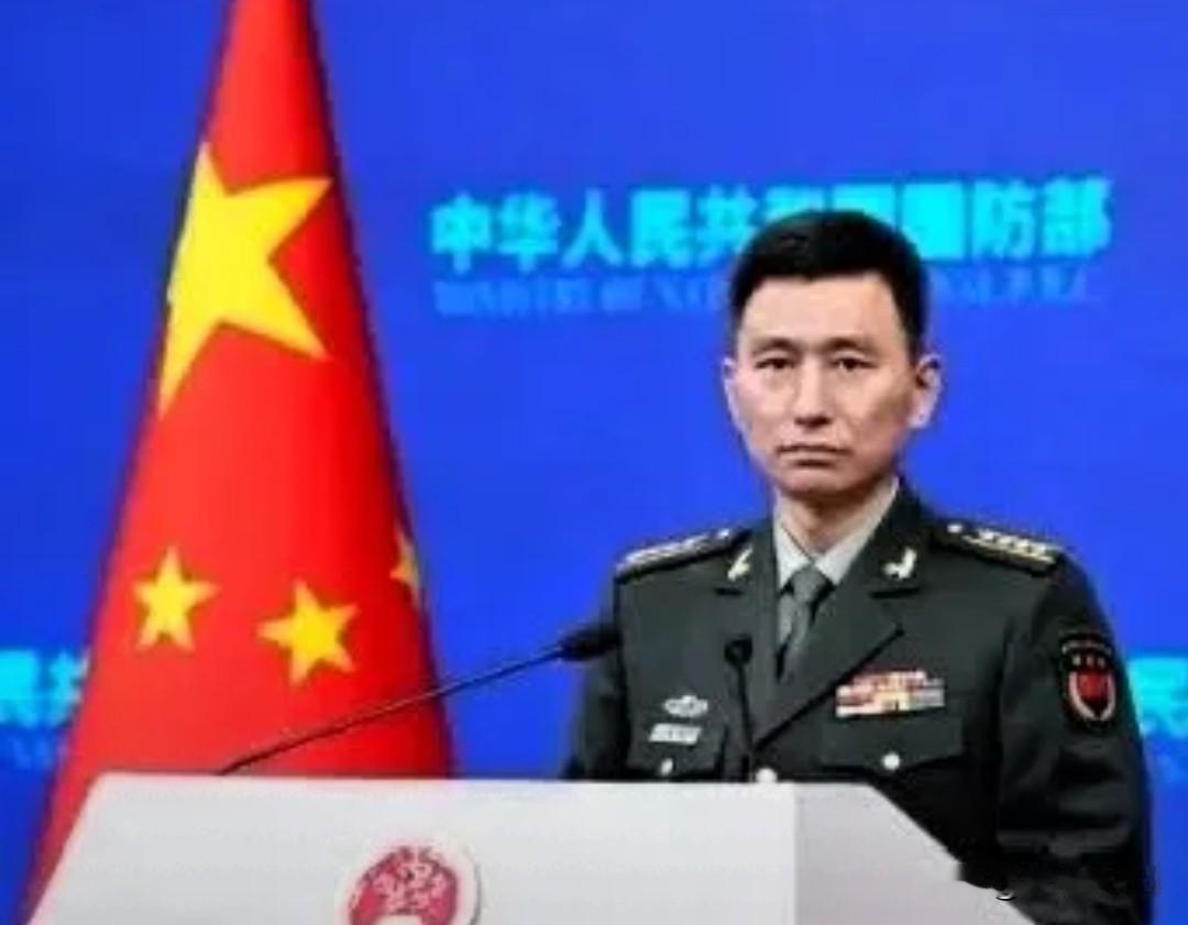 中国国防部4月25日向全球放话，解放军已准备就绪，分裂势力敢越线必被粉碎。
 