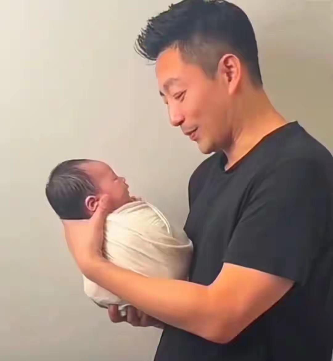 汪小菲和马筱梅的孩子起名“汪星野”
这两个字怎么看怎么不像正常名字。
还不如“兴