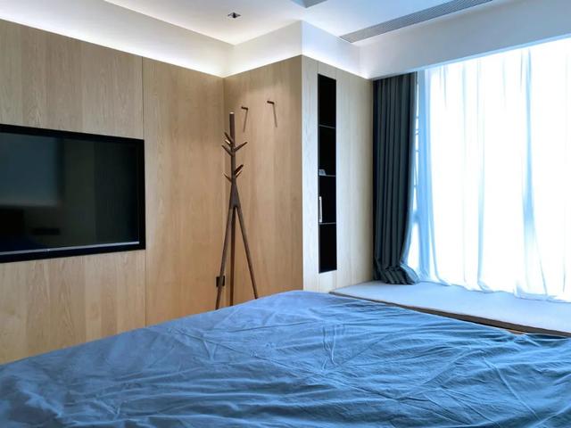 228㎡现代简约，净白墙面+木饰面，满屋简约舒适感