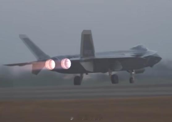 这次联合演训放出的歼-20图，这个发动机有点米格25/31的即视感烽火问鼎计划 