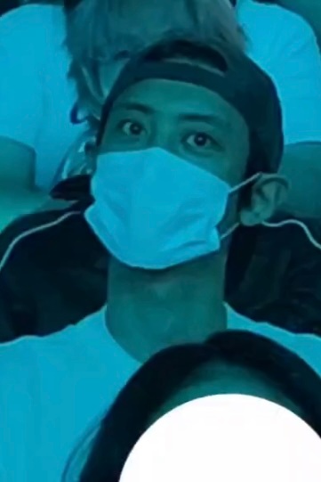 朴灿烈 🍒朴灿烈唯一官方门面灿烈今天去看SHINee演唱会啦🫳🏻👶🏻 