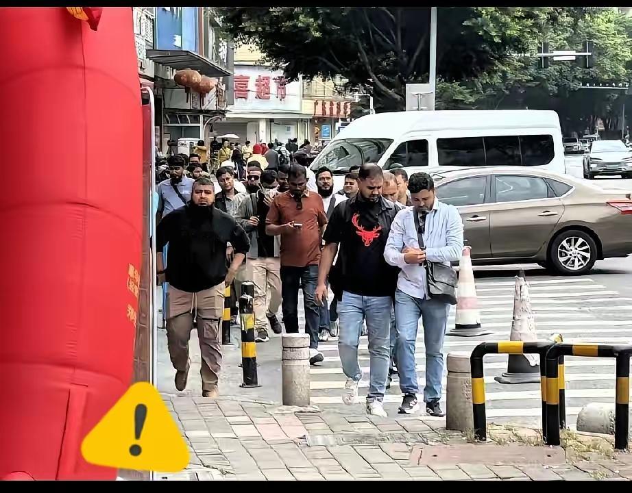 彻查住印度签证官放这么多印度人来中国生活——这话听着刺耳，可数据摆在那儿。去年印
