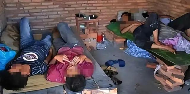 太狠了！河南安阳，男子为了省钱，找了12个智力残障人员在砖厂搬砖，一天工作12个